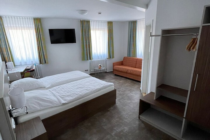Room 16 of 49