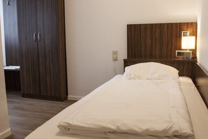 Room 26 of 76