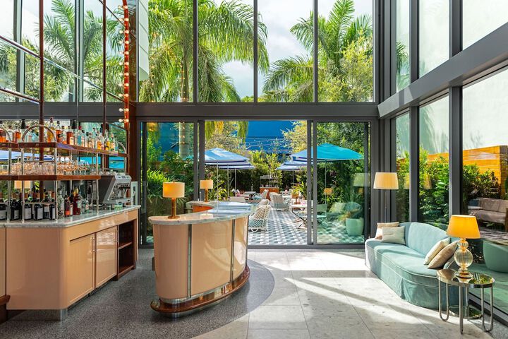Lobby lounge