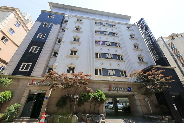Hotel 2 of 27