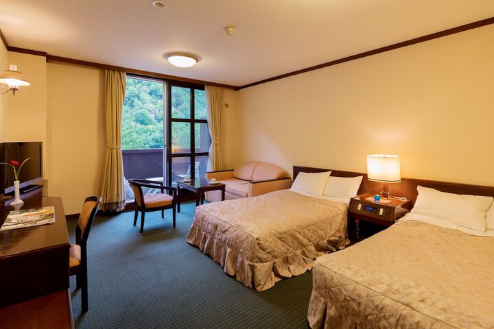 Room 8 of 41
