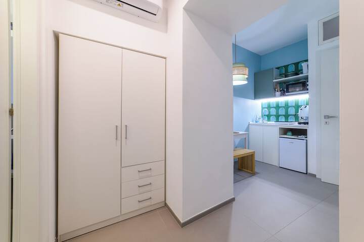 Room 14 of 33