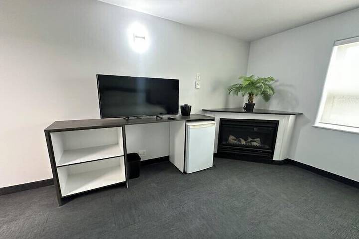 Room 4 of 14