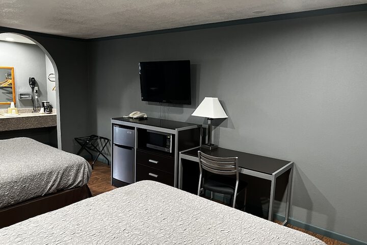 Standard Room, King or Two Doubles (6 of 6)