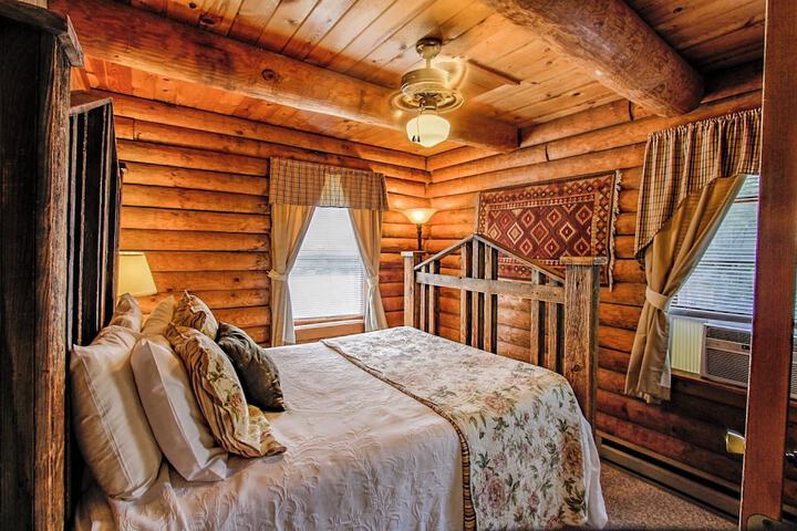 1 Queen Bed (13 of 21)