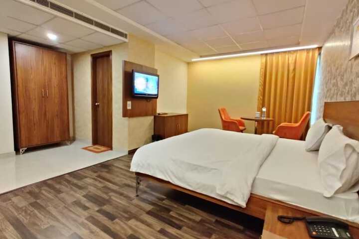 Room 3 of 10