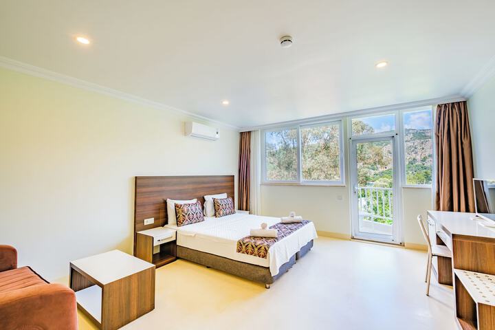 Room 22 of 65