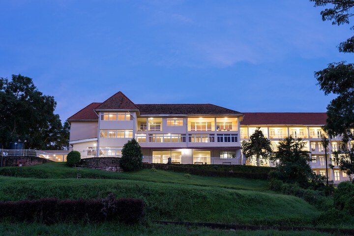Golf Lane Hotel