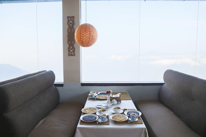 Dining 17 of 30