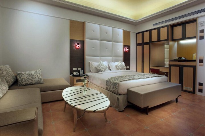 Room 12 of 26