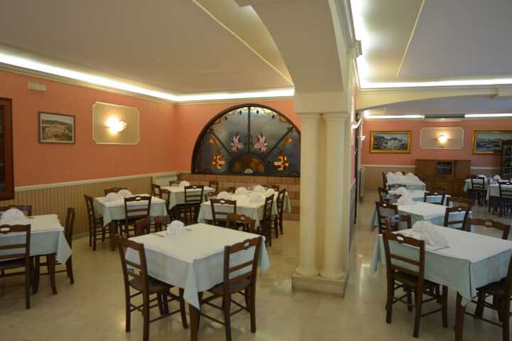 Dining 48 of 81