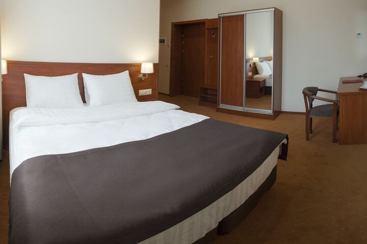 Room 10 of 24