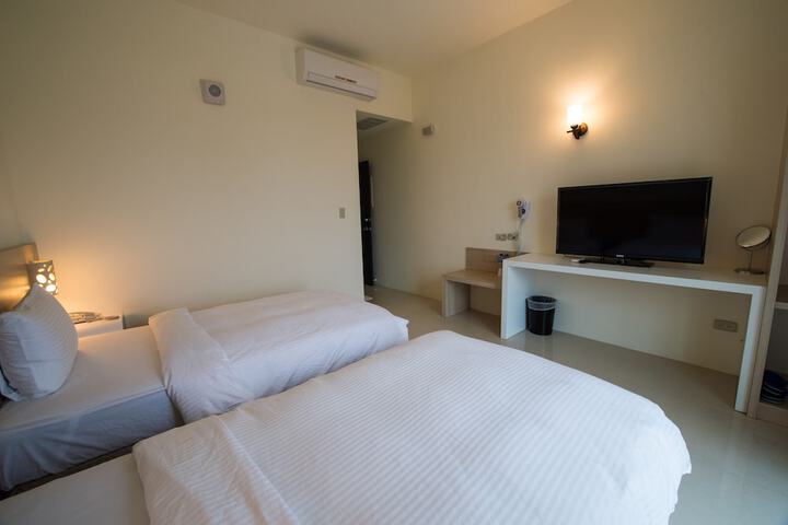 Room 3 of 48