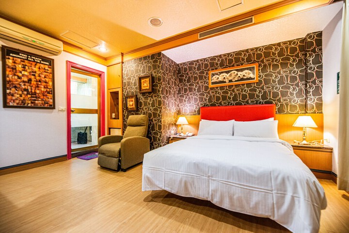 Room 25 of 68