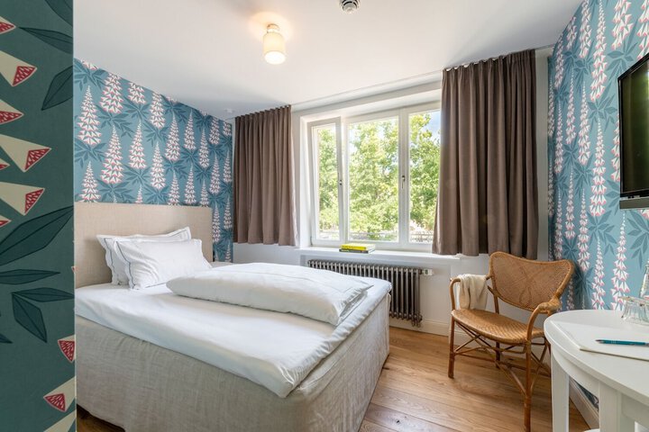 Room 16 of 72