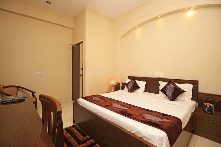 Room 8 of 14