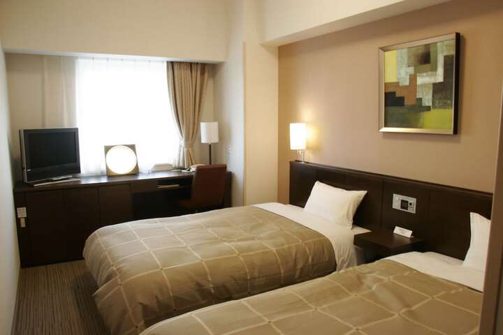 Room 4 of 36