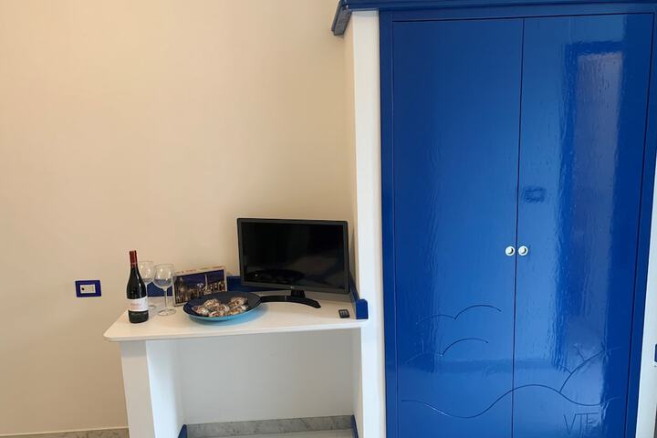 Room 7 of 80