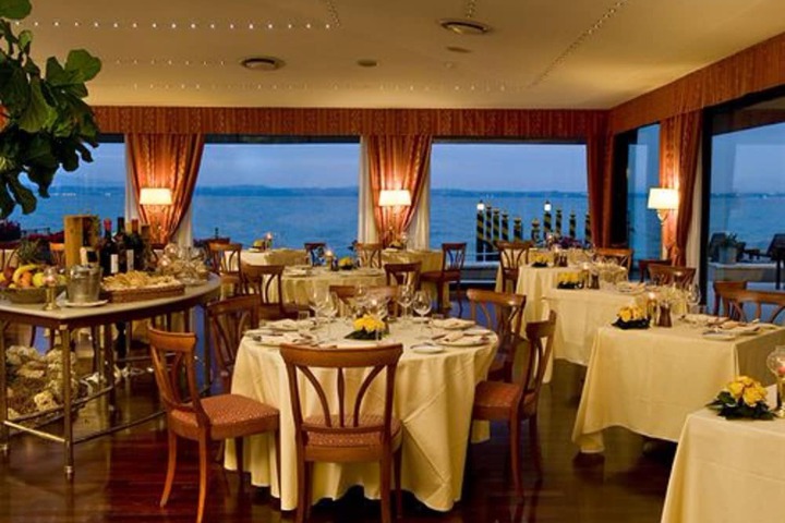 Dining 54 of 75
