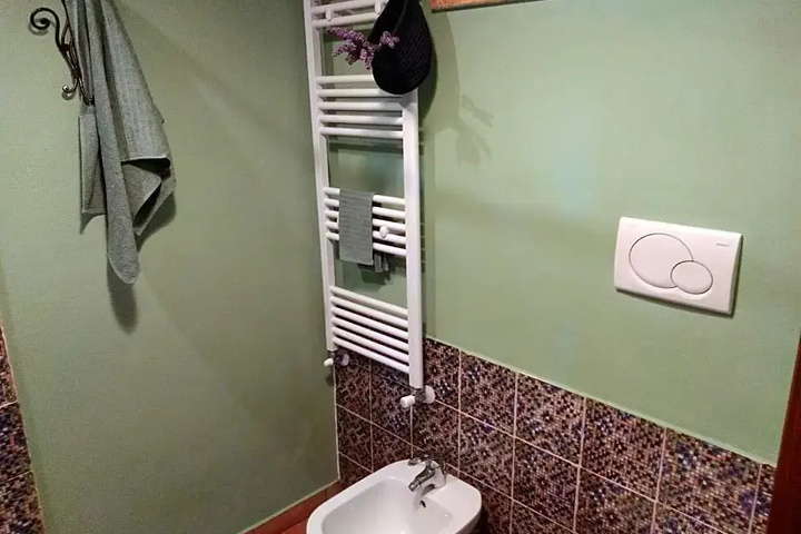 Room 6 of 14