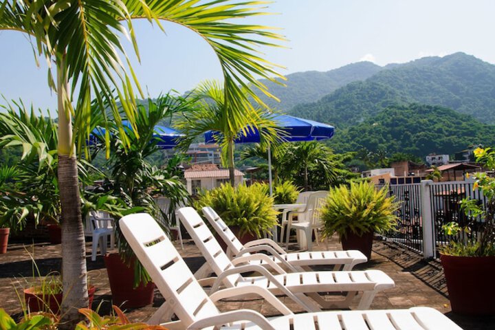 Sundeck 13 of 14