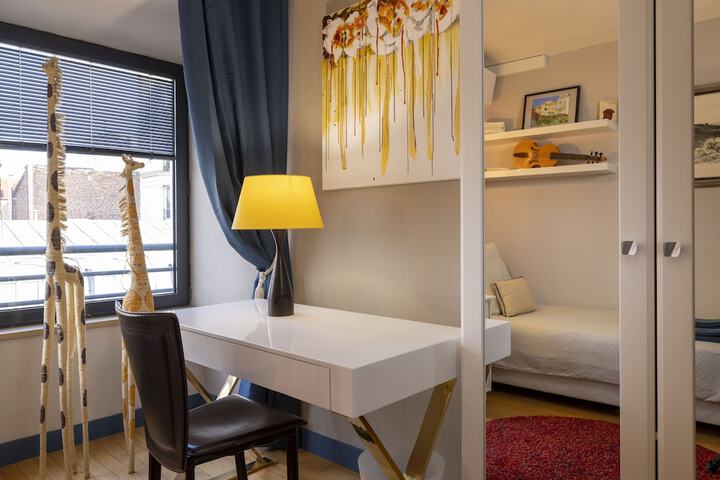 Room 12 of 76