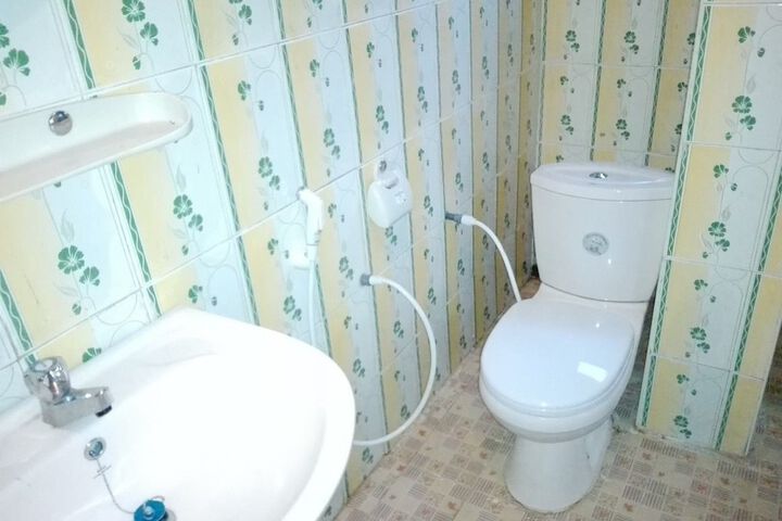 Room 16 of 28