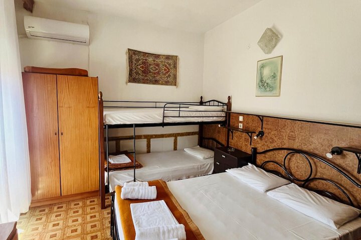 Room 14 of 37