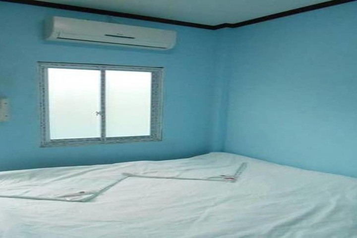 Room 12 of 34