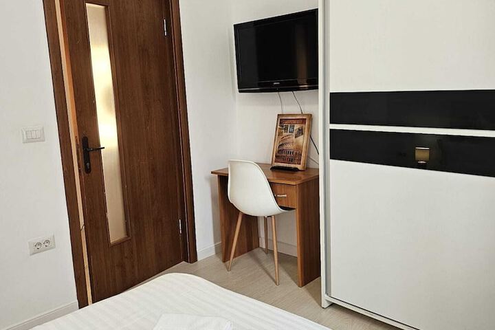 Room 47 of 230