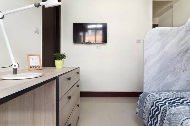 Room 2 of 16