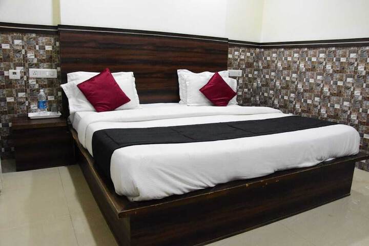 Room 8 of 15