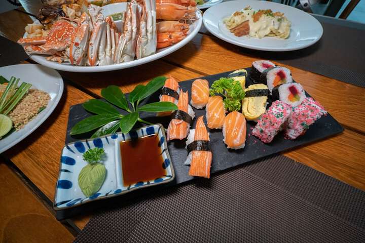 Dining 82 of 103