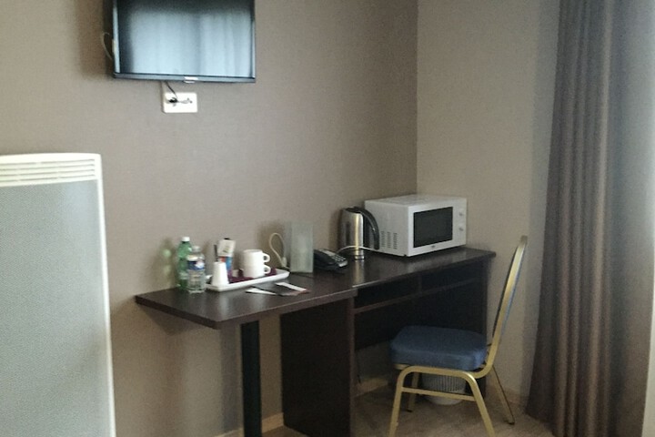Room 6 of 32