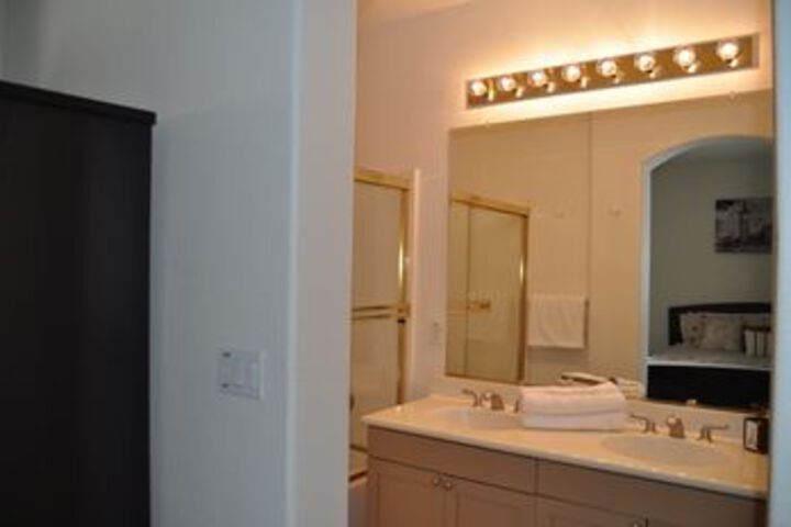 Room 6 of 43