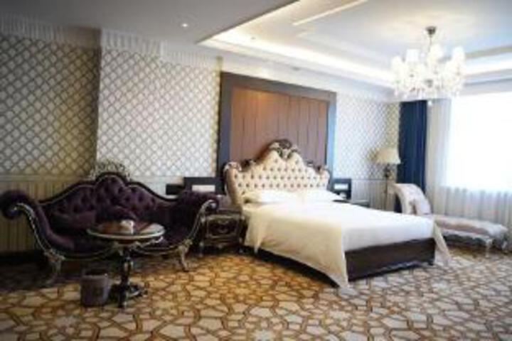 Room 8 of 8