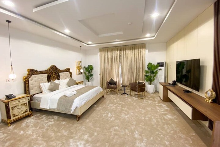 Room 25 of 44