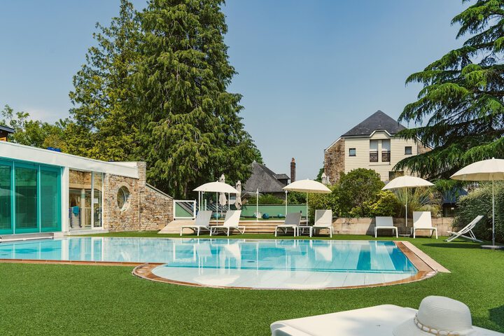 Exterior of Le Manoir du Lys