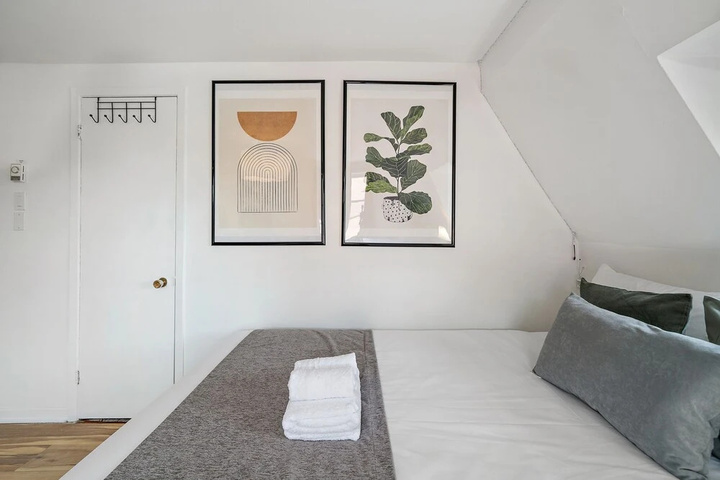 Room 6 of 17