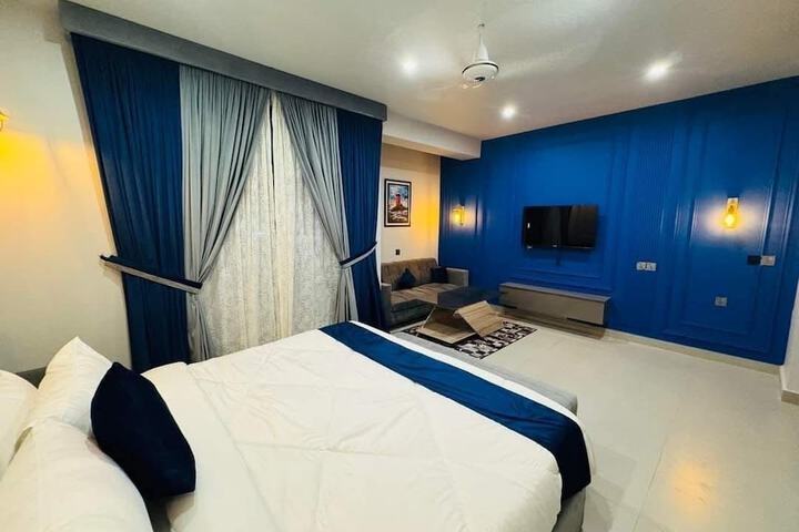 Room 8 of 11