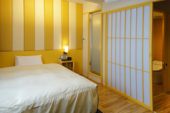 Room 12 of 37