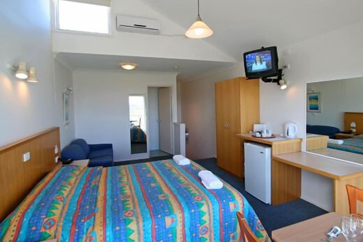 Room 11 of 36