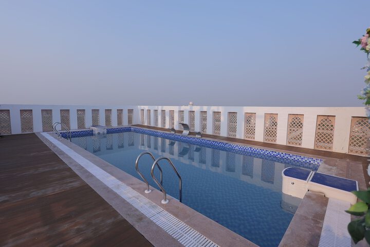 Pool 124 of 136