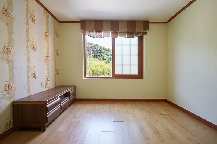 Room 70 of 82