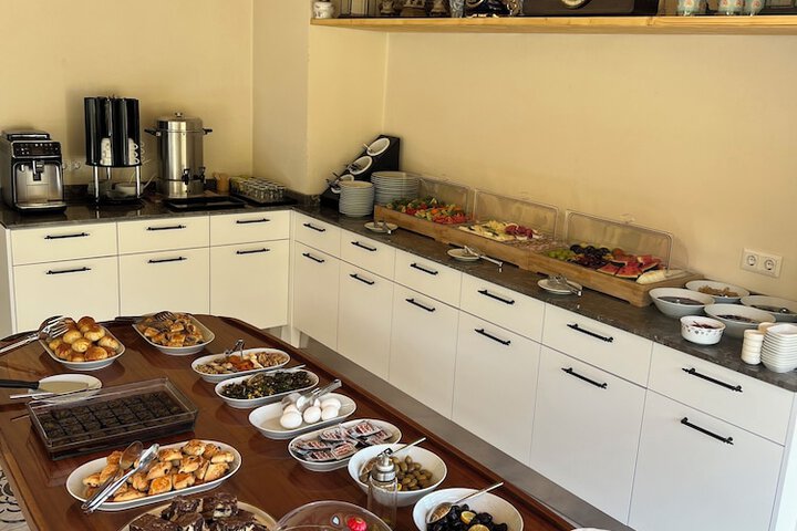 Breakfast/Coffee Service 33 of 40