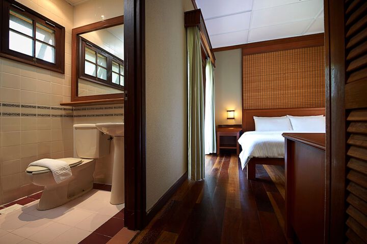 Room 28 of 46