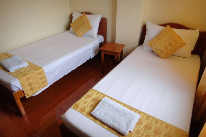 Room 6 of 38
