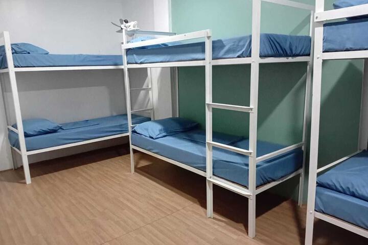 Room 4 of 6