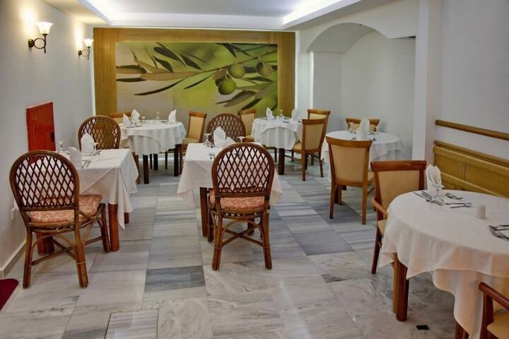 Dining 54 of 98