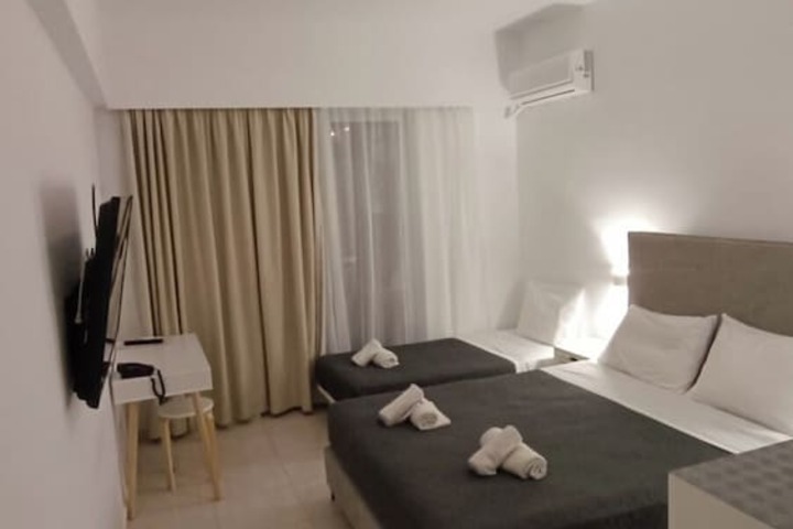 Room 9 of 33